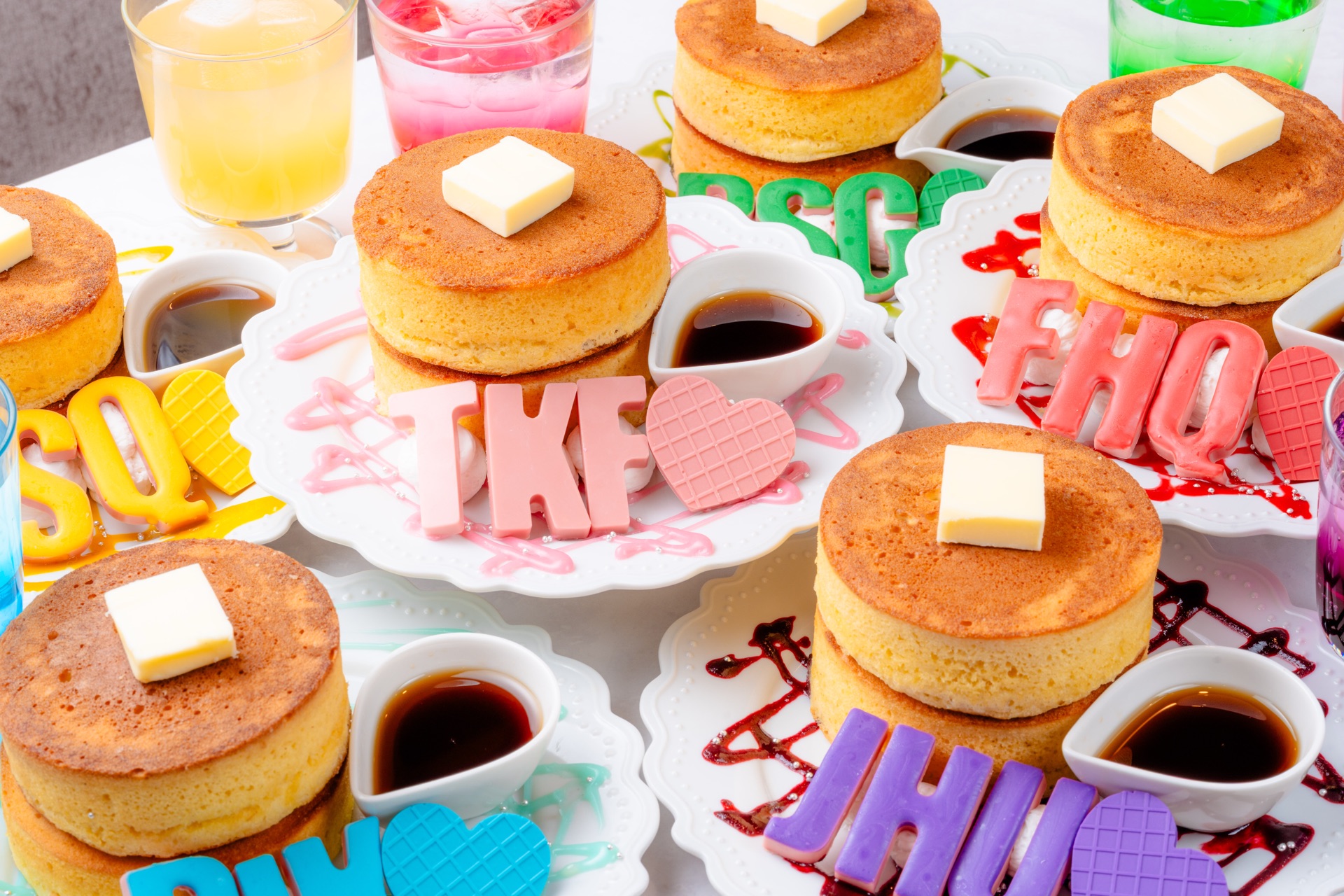 推し活ホットケーキ ベーシック — ふわふわホットケーキにバターとメープルシロップ