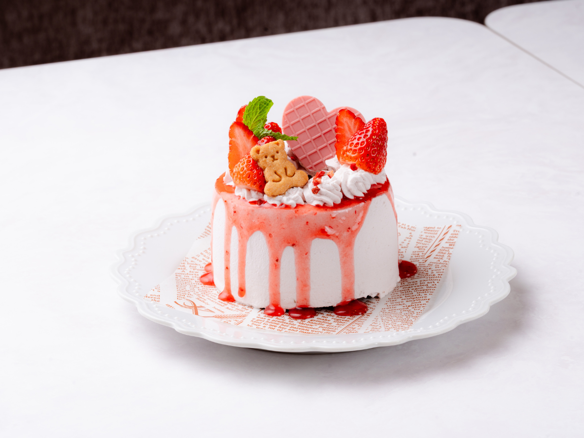 くまさんと苺のシフォンケーキ